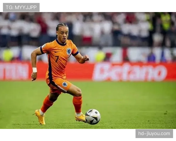 聚焦拜仁新援：荷兰边锋哈维-西蒙斯融入球队战术体系